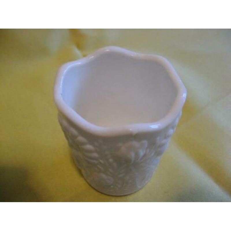 antiek persglazen vaasje met bloemetjes, 7 cm