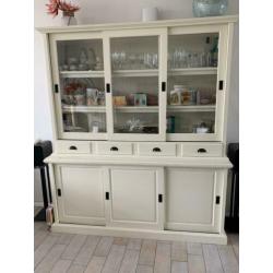 Buffetkast met veel ruimte en led verlichting