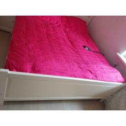 tweepersoonsbed elektrisch 200 c.m /180 c.m 2 jaar oud
