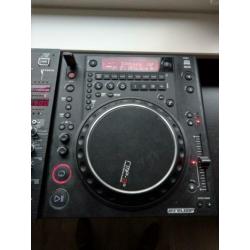 Reloop RMP3 alpha draaitafels + RMX40 USB mixer