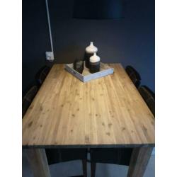 Tafel + optioneel stoelen