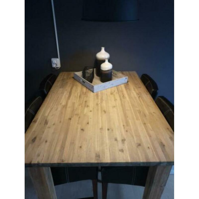 Tafel + optioneel stoelen