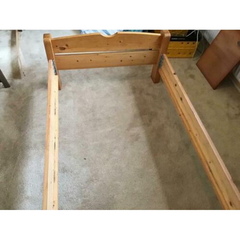 1 pers. Bed degelijk hout