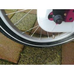Meisje fiets weinig gebruikt. Stond in de schuur.