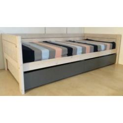 Lifetime bed met laden en matras