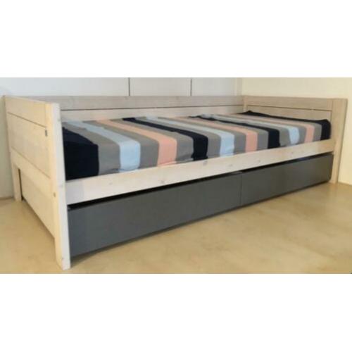 Lifetime bed met laden en matras