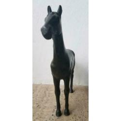 Beeld van paard  zwaar koper of ziet eruit als koper