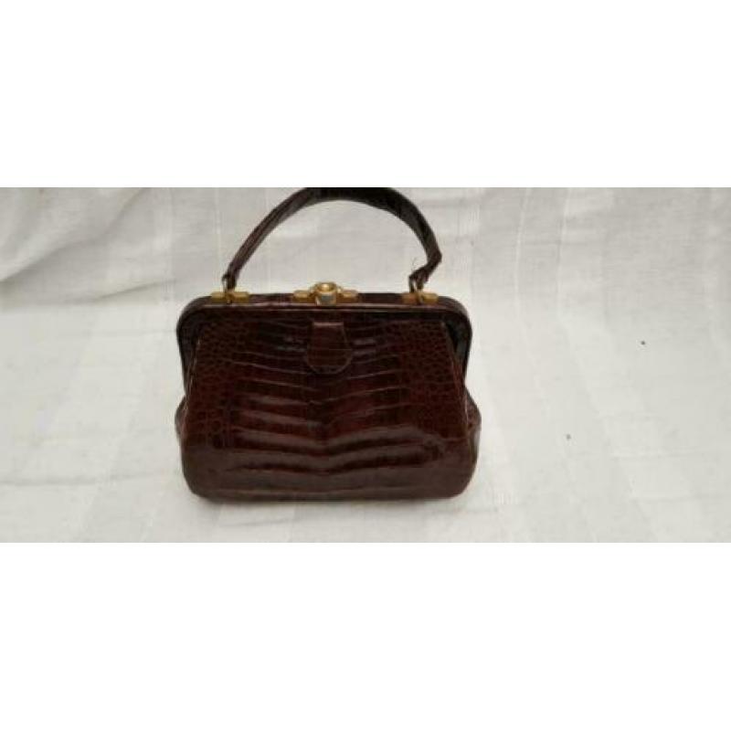 D377: VINTAGE handtas van bruin reptiel leder AGUE .