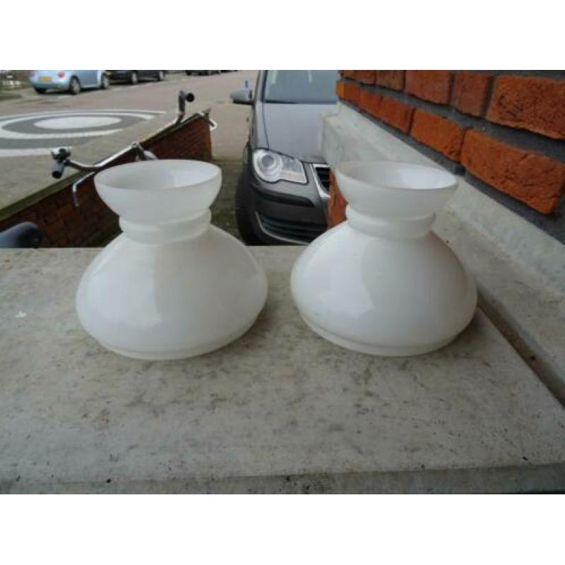 2x Oude opaline lampenkap voor staande olielamp