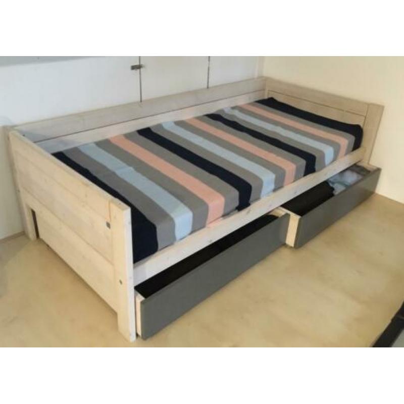 Lifetime bed met laden en matras