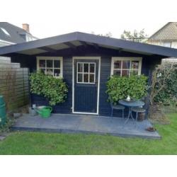 blokhut met luifel