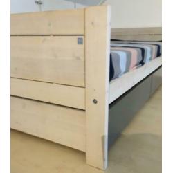 Lifetime bed met laden en matras