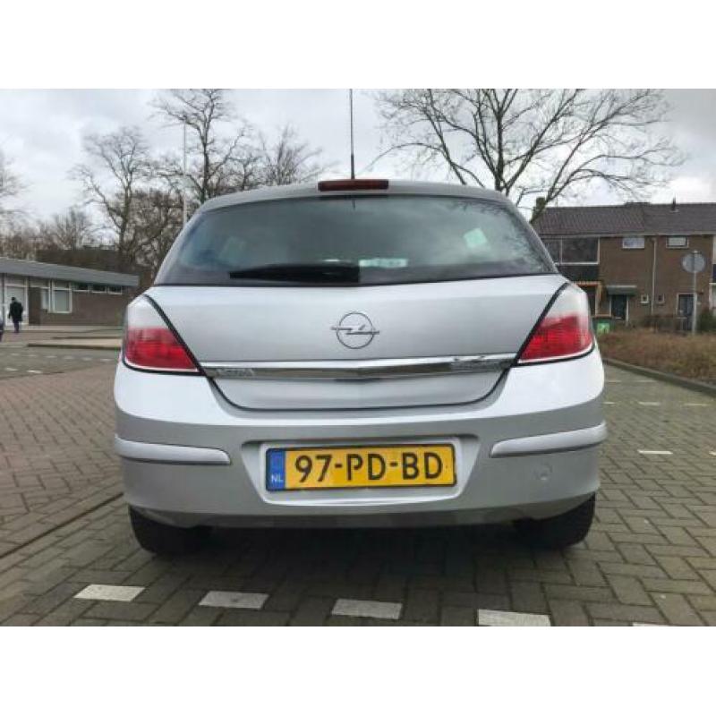 Opel Astra 1.6 16V 5D 77KW 2004 Grijs