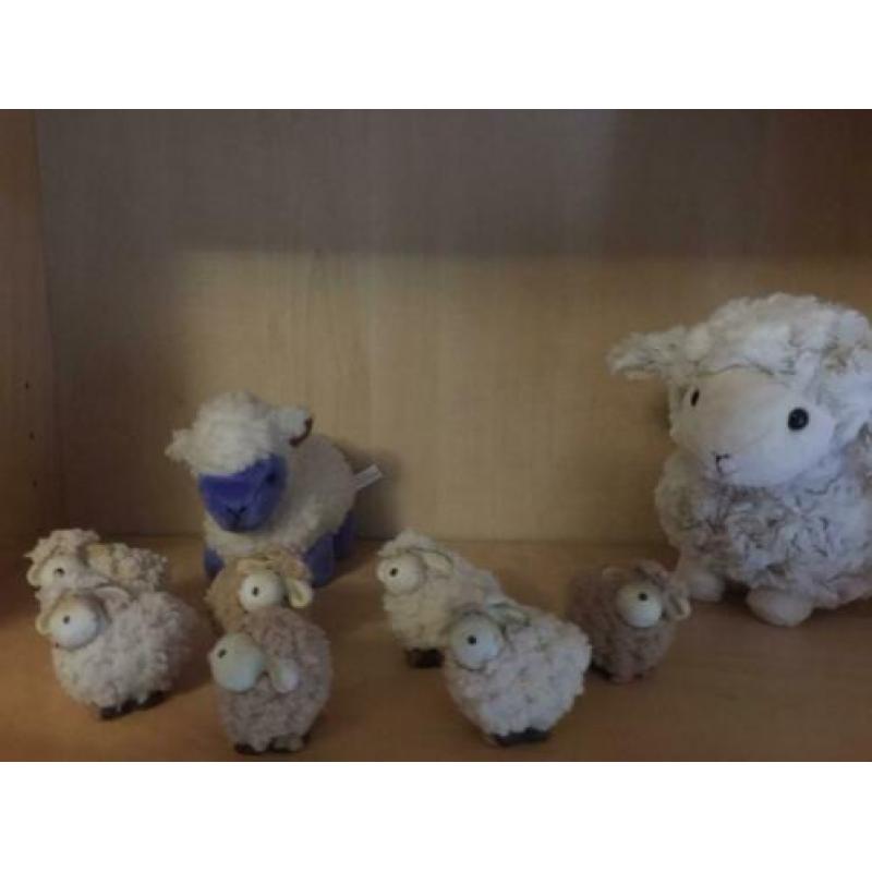 7 potterie schaapjes en 2 knuffel schaapjes