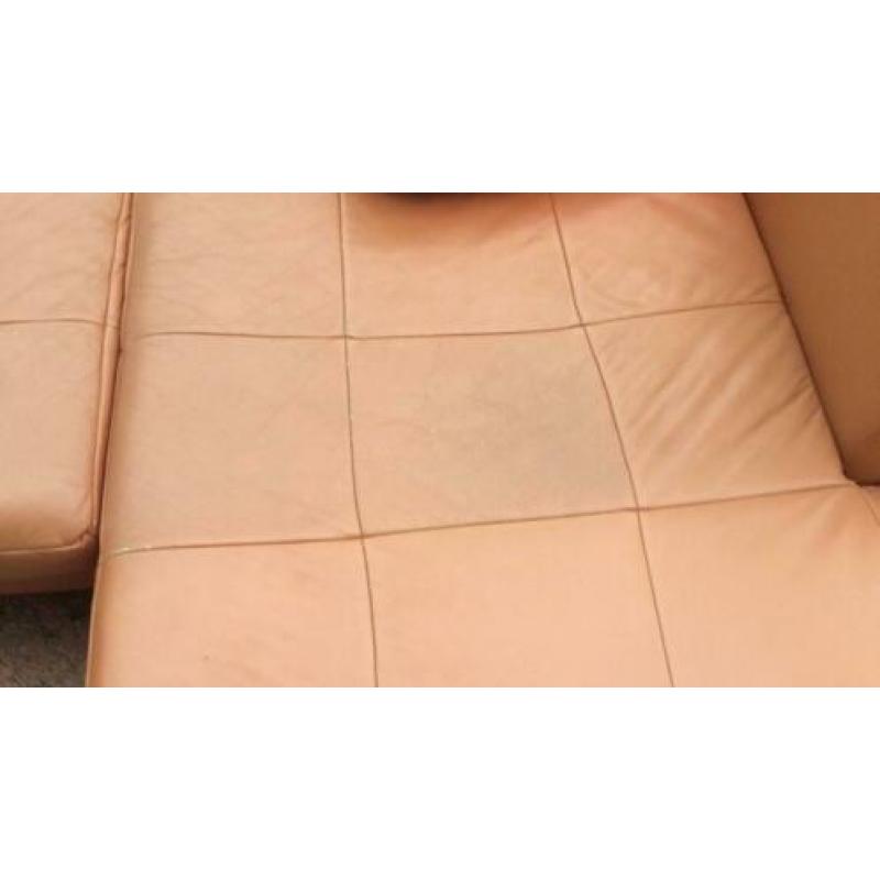 Een mooie terra cotta kleurige bank