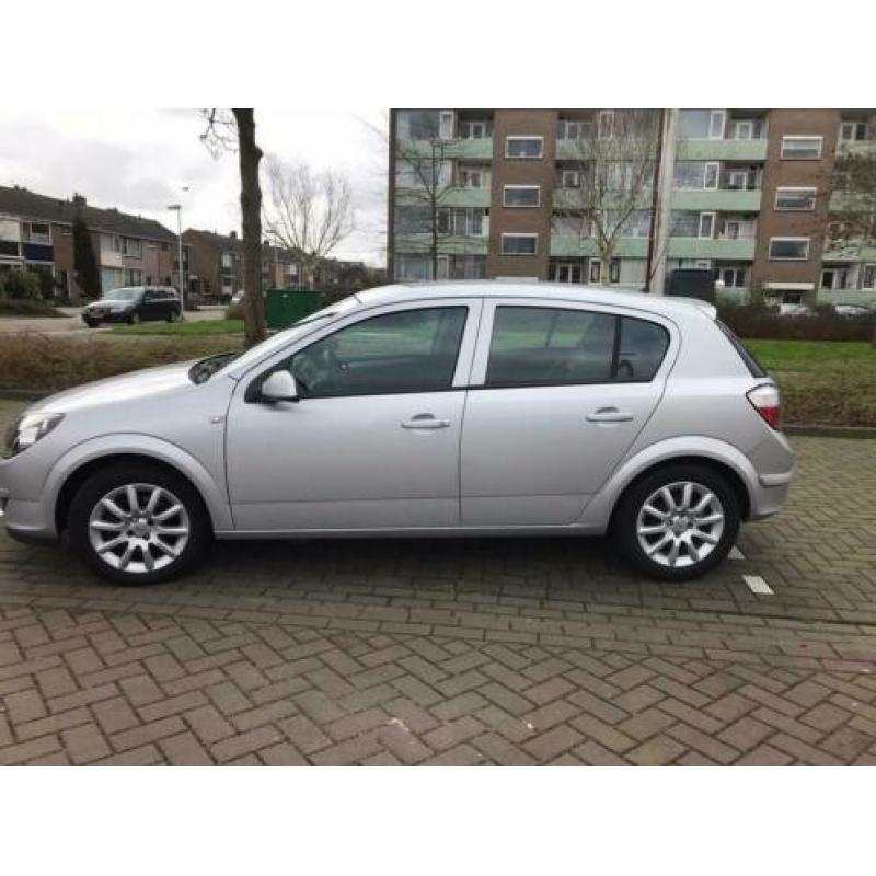 Opel Astra 1.6 16V 5D 77KW 2004 Grijs