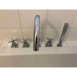 sanitair Freehander, bad, douche, spiegel, zeep, kranen