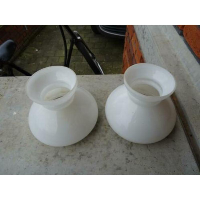 2x Oude opaline lampenkap voor staande olielamp