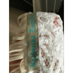 Purdey kanten off white omslagdoek.