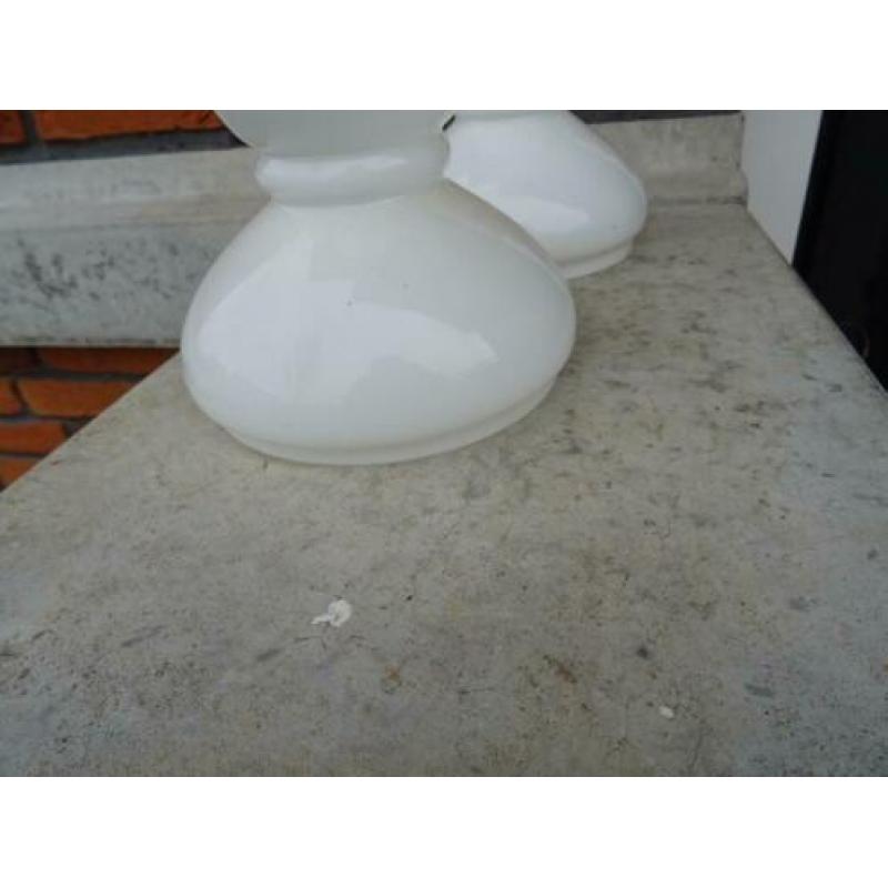 2x Oude opaline lampenkap voor staande olielamp