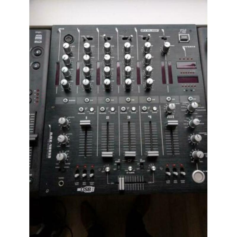 Reloop RMP3 alpha draaitafels + RMX40 USB mixer
