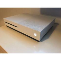 Xbox one s 500 gb 2 controllers en hori stuurwiel
