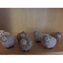 7 potterie schaapjes en 2 knuffel schaapjes