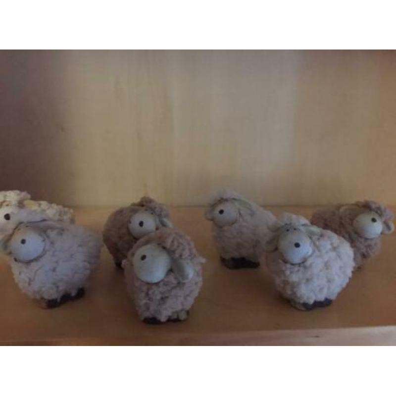 7 potterie schaapjes en 2 knuffel schaapjes