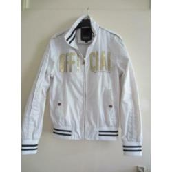 M179: Sportjasje Portugal maat S. Kleur wit, goud, zwart,