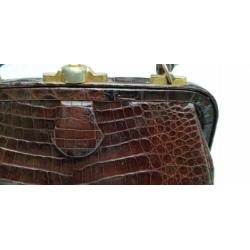 D377: VINTAGE handtas van bruin reptiel leder AGUE .