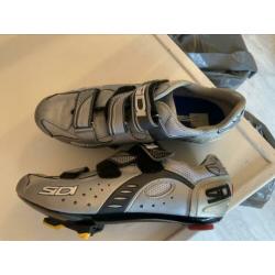 Wielrenschoenen maat 44