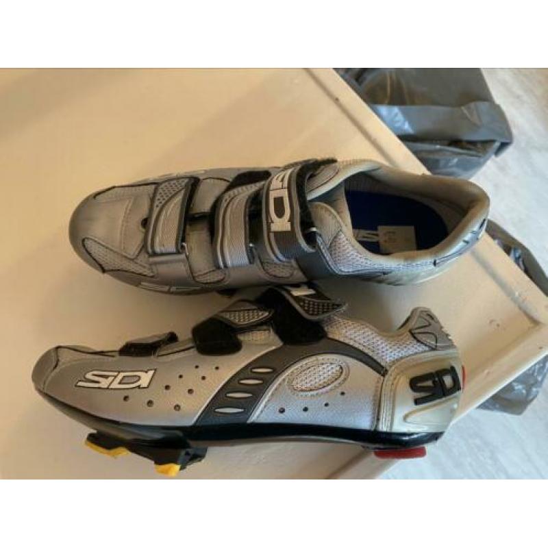 Wielrenschoenen maat 44