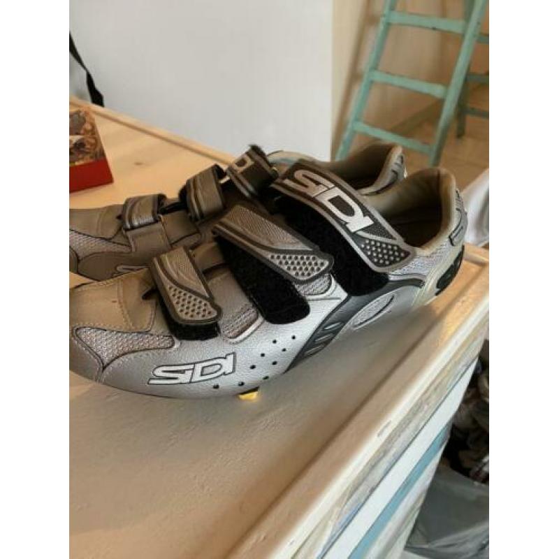 Wielrenschoenen maat 44