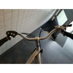 2 electrische fietsen, 1x lage instap, 1x vouwfiets