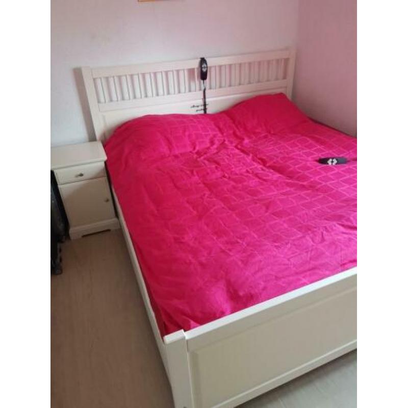 tweepersoonsbed elektrisch 200 c.m /180 c.m 2 jaar oud