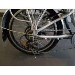 2 electrische fietsen, 1x lage instap, 1x vouwfiets