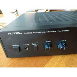 Rotel versterker/ amplifier RA-840BX4 DEFECT