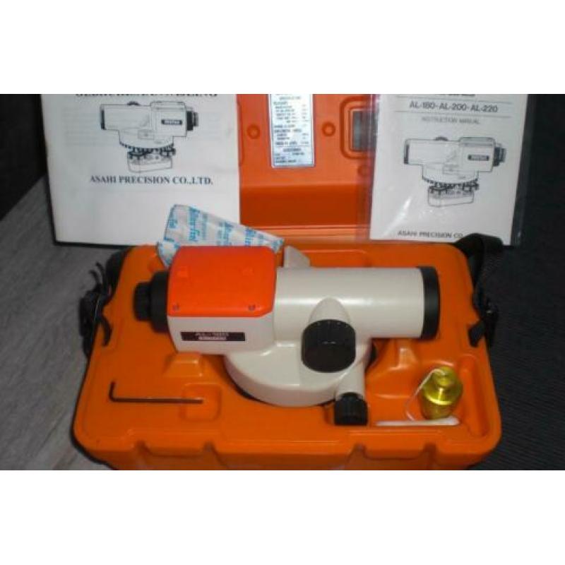 Waterpastoestel/waterpasinstrument. Pentax. Nieuw.met defect