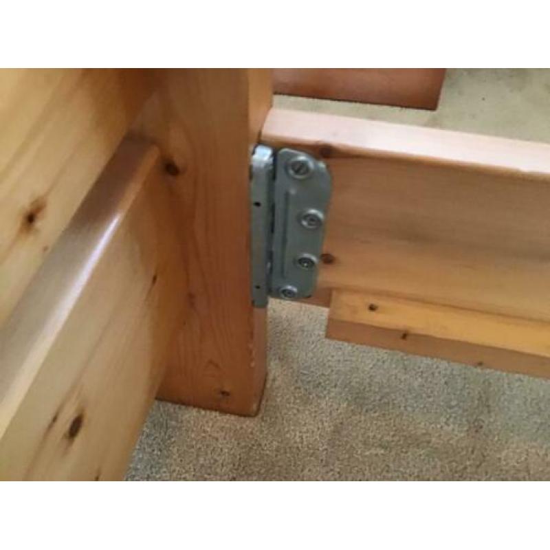 1 pers. Bed degelijk hout
