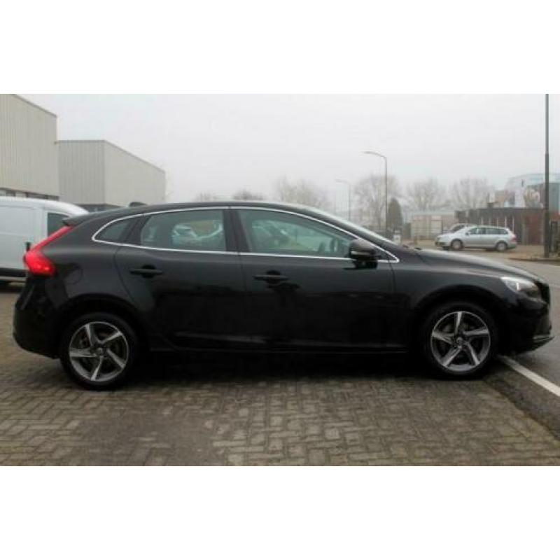 Volvo V40 2.0 D2 Summum + Leder + Navi + 16 inch R-Design +