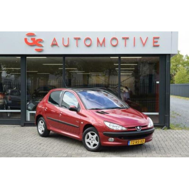 Peugeot 206 1.4 75PK Gentry Premium autm. 5d met ecc en pano