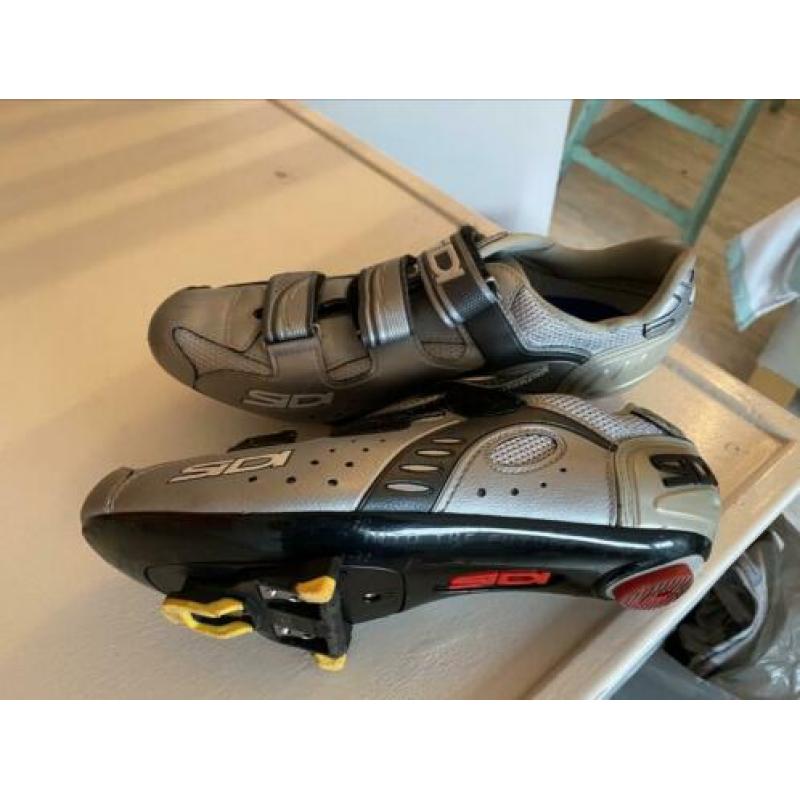 Wielrenschoenen maat 44