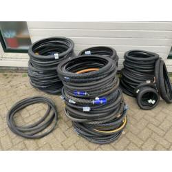 Grote partij fietsonderdelen en buitenbanden in 1 koop,