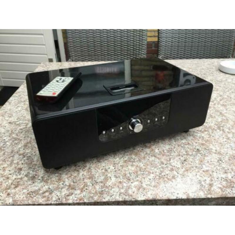Radio stereo zwart model: MD332 met iPod dock 30 pin.