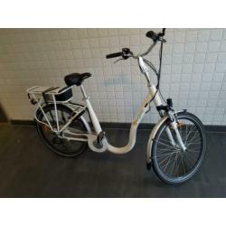 2 electrische fietsen, 1x lage instap, 1x vouwfiets