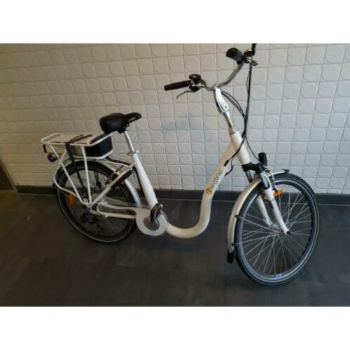 2 electrische fietsen, 1x lage instap, 1x vouwfiets