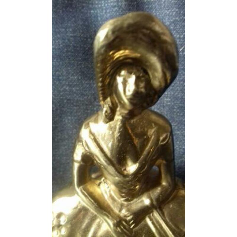 Messing tafelbel "vrouw in hoepeljurk"