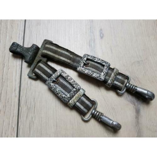 Duitse drager / hanger voor dolk WO II, kopie?