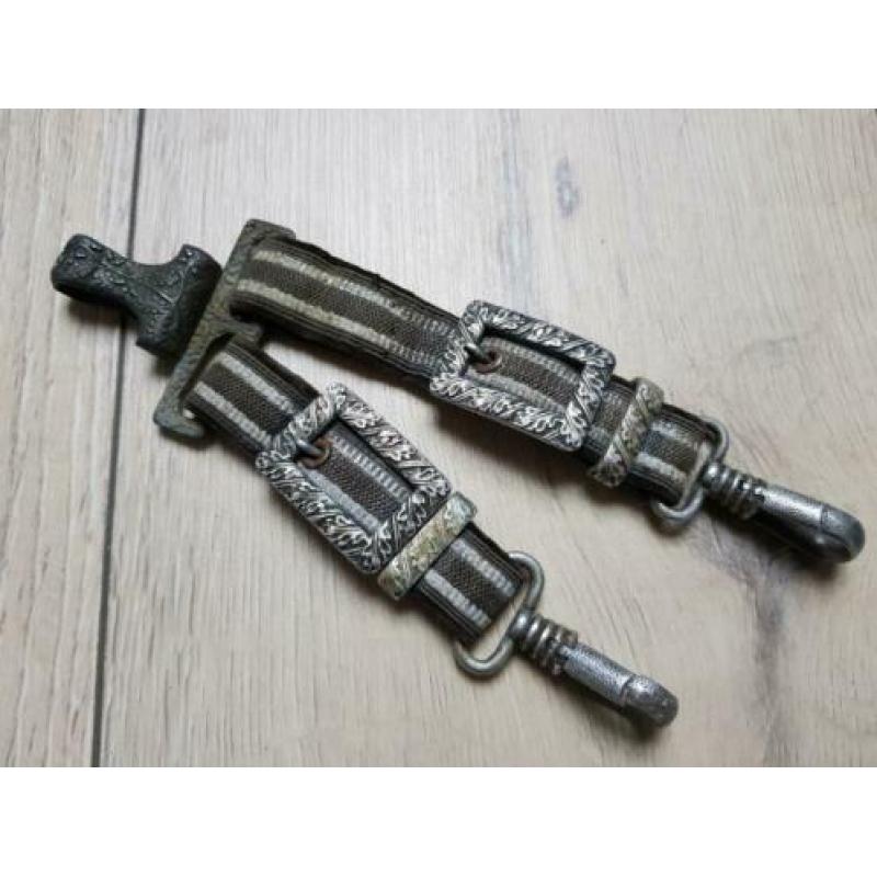Duitse drager / hanger voor dolk WO II, kopie?
