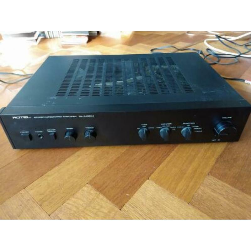 Rotel versterker/ amplifier RA-840BX4 DEFECT